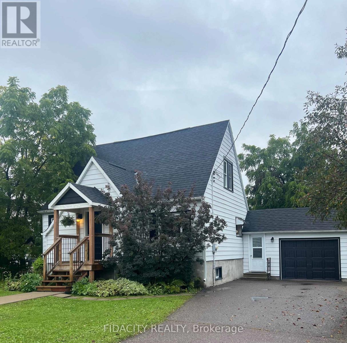 7 TRUELOVE STREET, Whitewater Region, Ontario