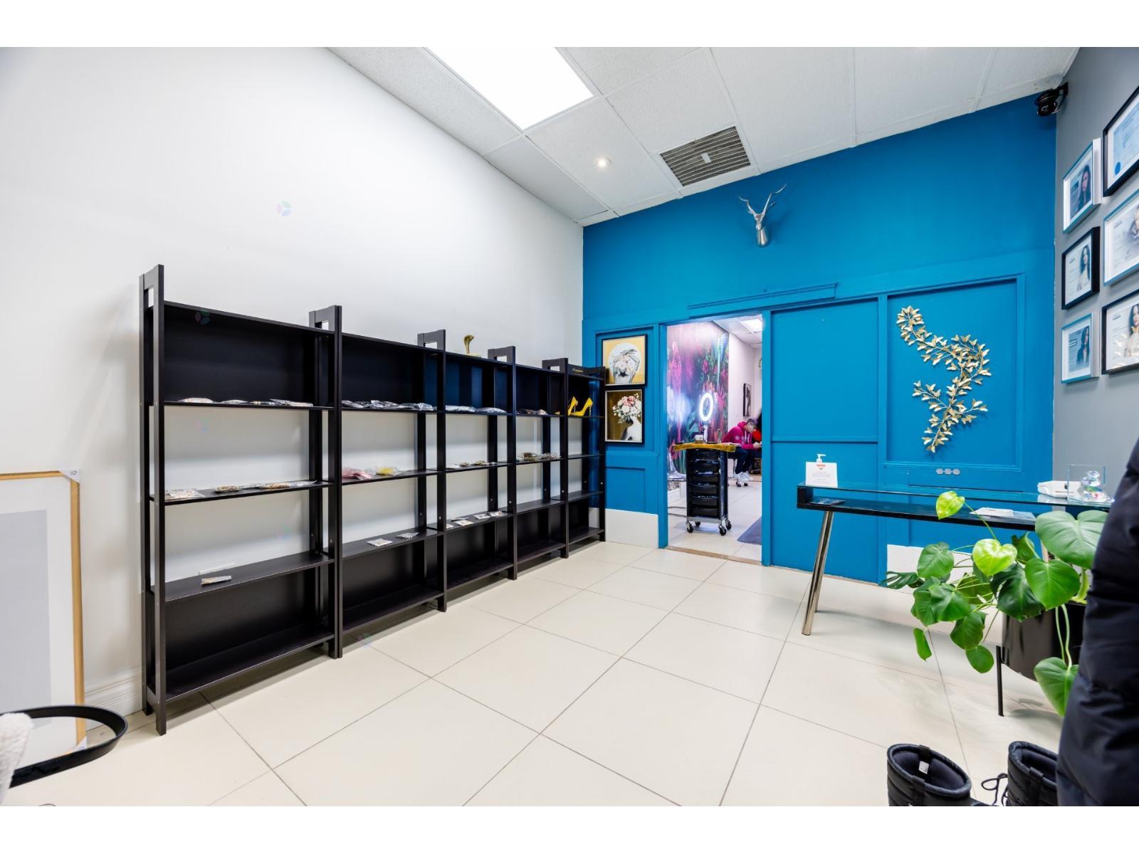 4055 Rue Ste-Catherine O.|#115 Westmount Quebec Canada H3Z3J8 2