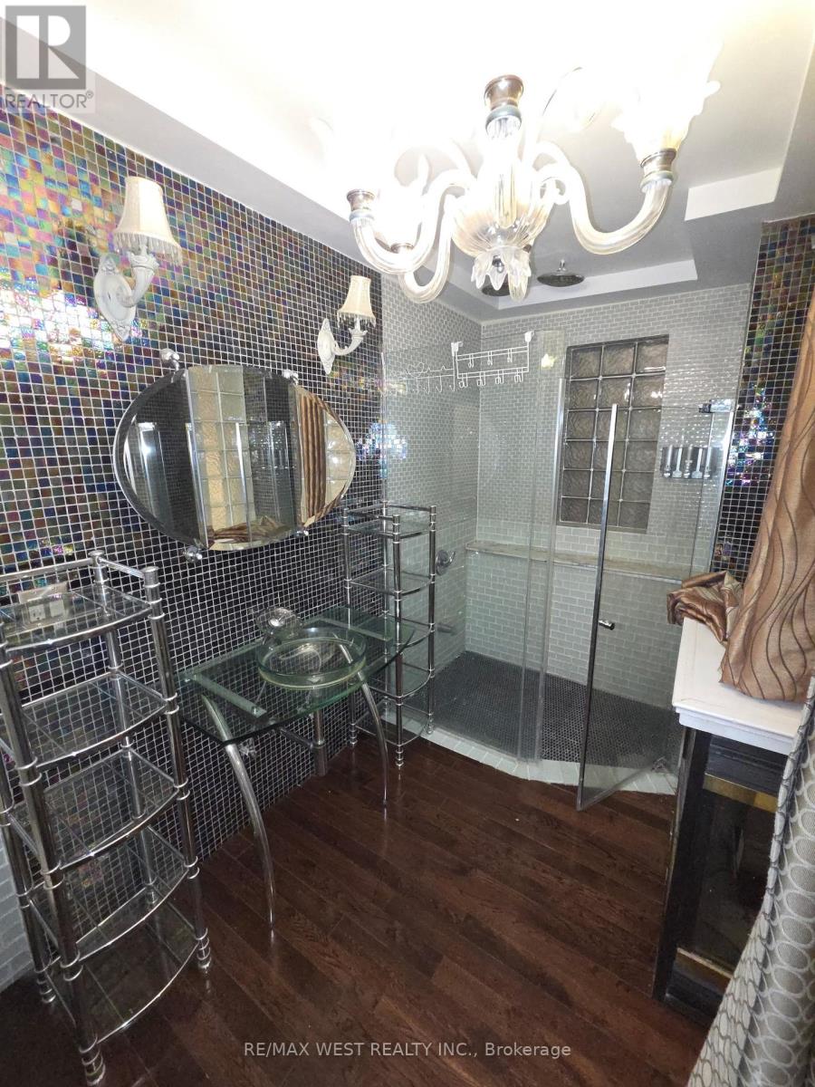 2 - 87 Medland Crescent, Toronto, Ontario  M6P 2N3 - Photo 5 - W13769994