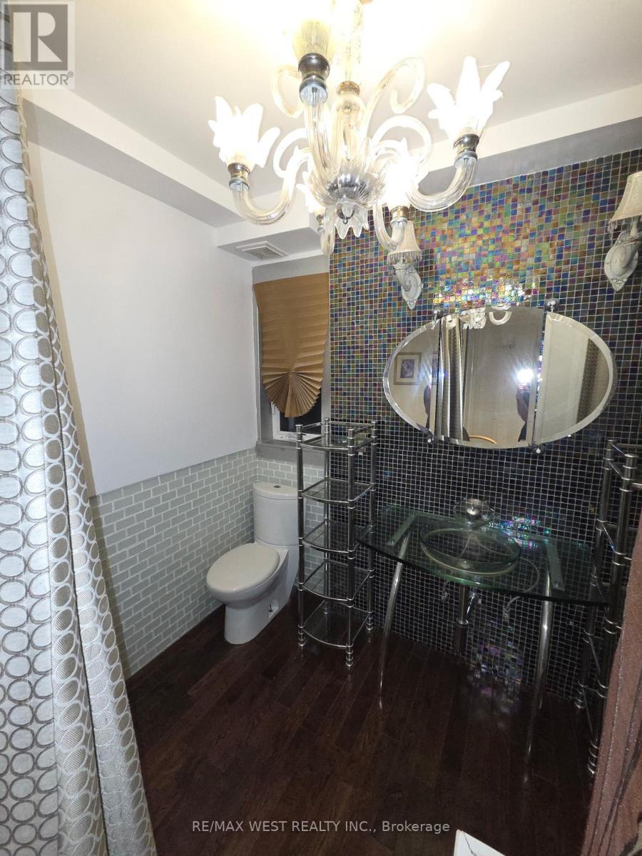 2 - 87 Medland Crescent, Toronto, Ontario  M6P 2N3 - Photo 6 - W13769994
