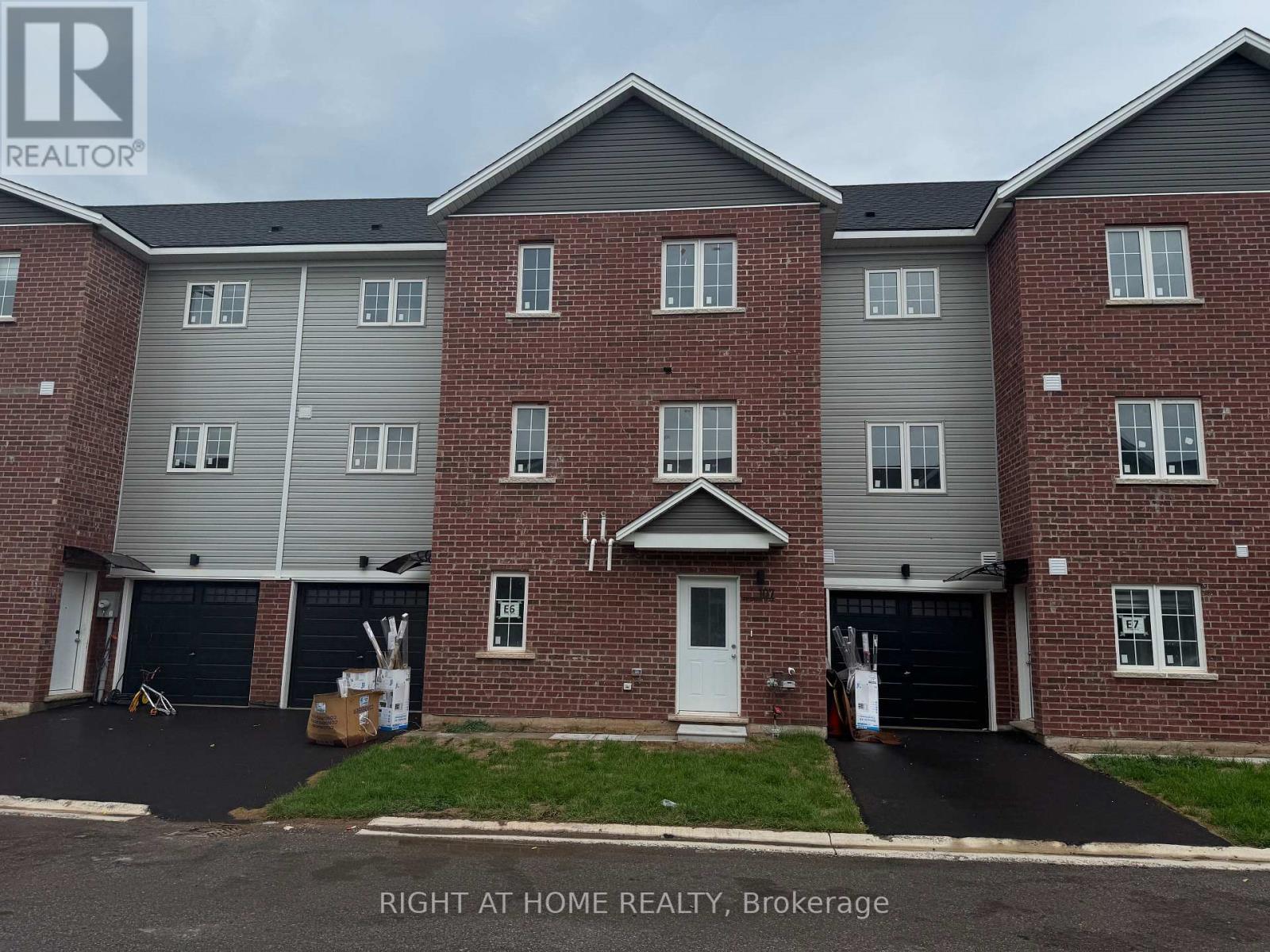 (MAIN) - 107 HIGHRIVER TRAIL, Welland, Ontario