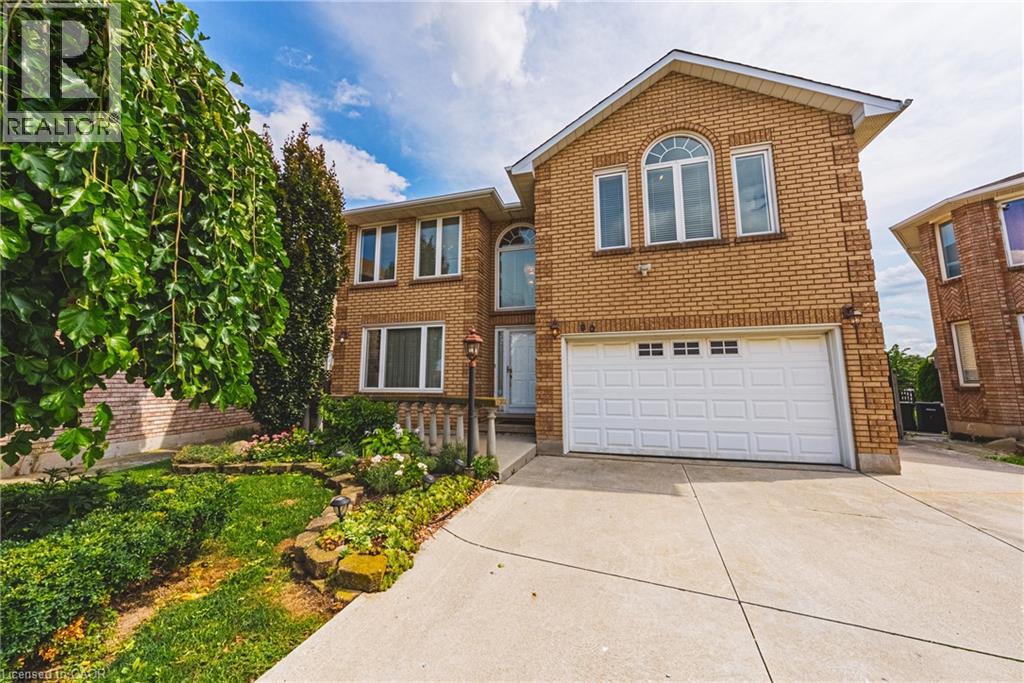 90 FAIRINGTON Crescent, Hamilton, Ontario