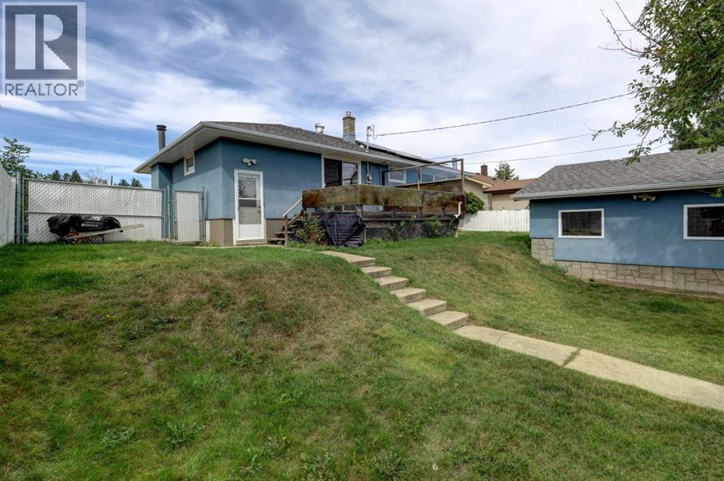 50 Thornlee Crescent NW, Calgary, Alberta  T2K 2W8 - Photo 4 - A2342056