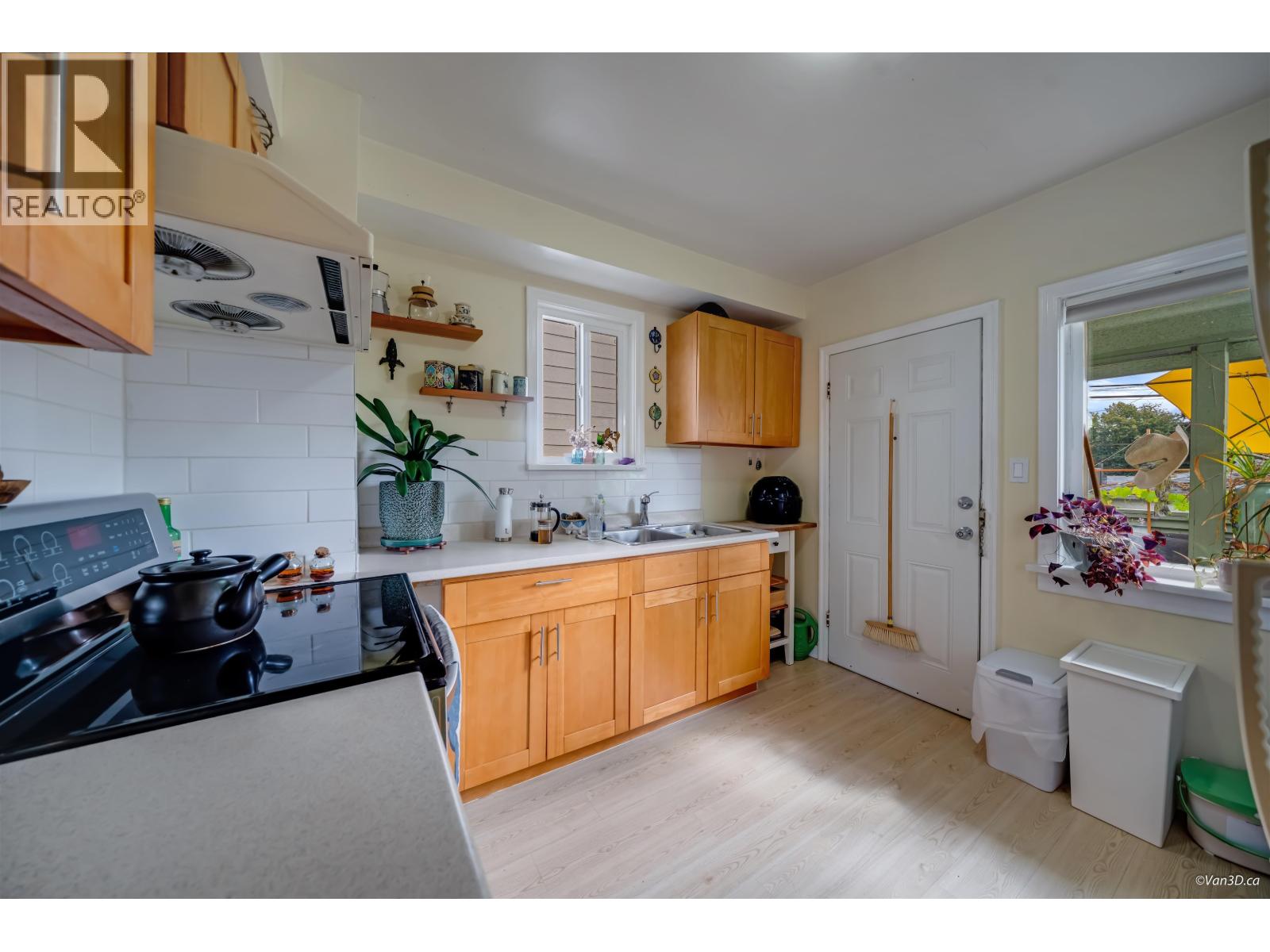 1978 E 8th Avenue, Vancouver, British Columbia V5N 1V1 - Photo 11 - R3160500