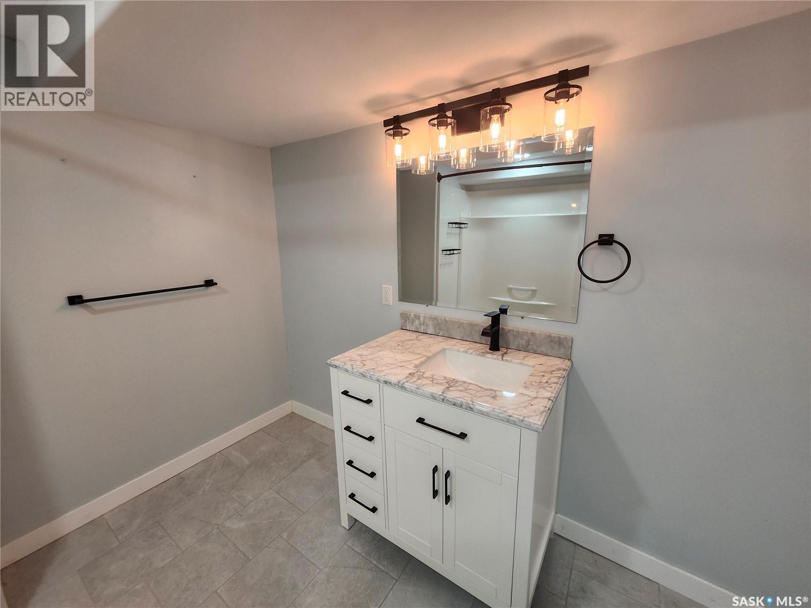 306 3rd AVENUE W photo 31