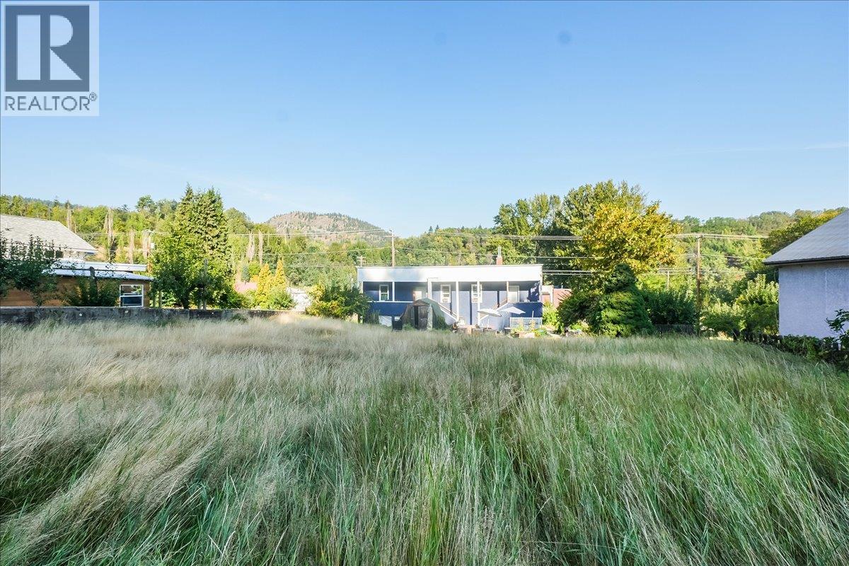 156 Haig Street, Warfield, British Columbia  V1R 2L9 - Photo 13 - 10363909