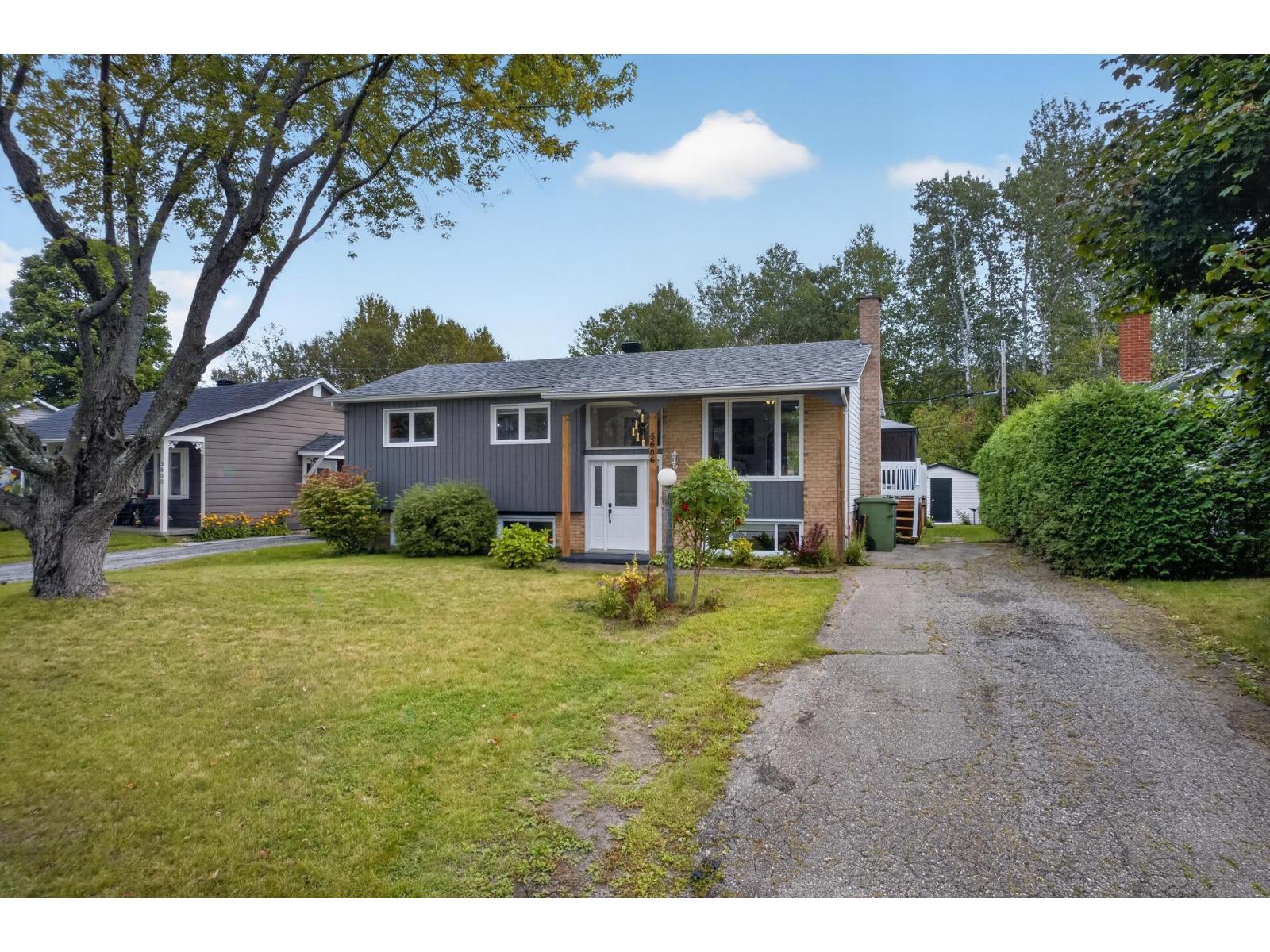 5606 Rue Hériot Sherbrooke (Brompton/Rock Forest/Saint-Élie/Deauville) Quebec Canada J1N2J3 2