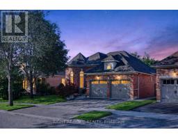 8 BRANTHAVEN COURT, Whitby, Ontario