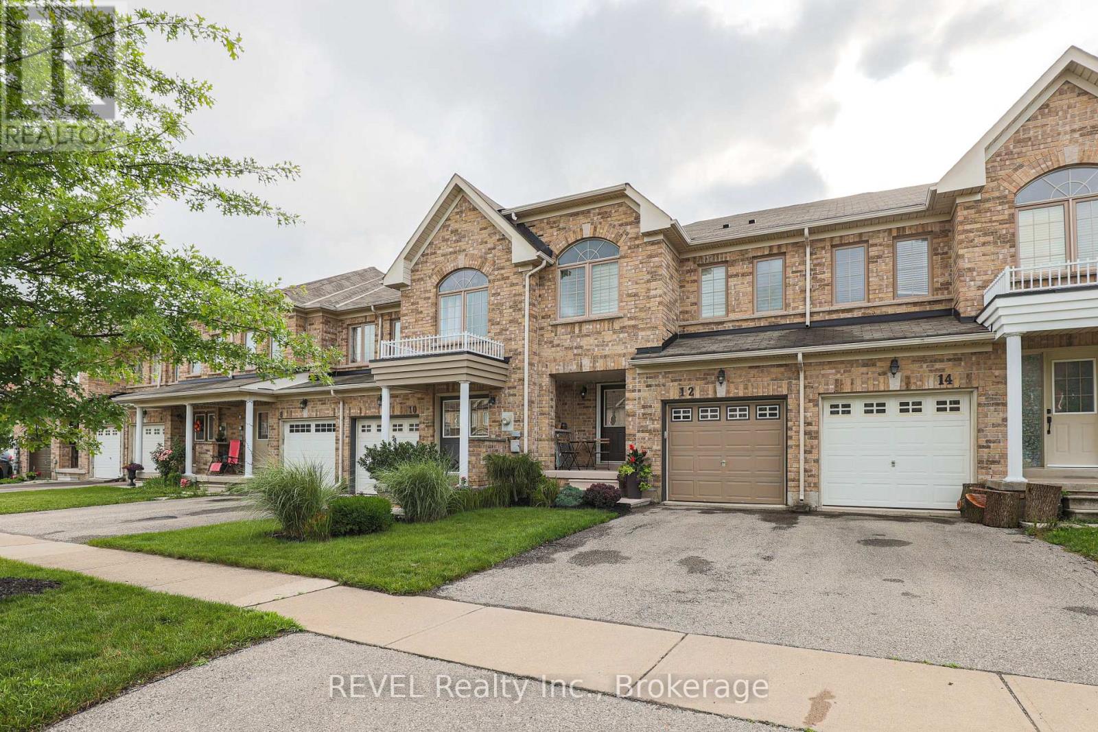12 Colonel Lyall Street, St. Catharines, Ontario  L2P 0B1 - Photo 2 - X13770446