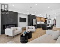 15B ROSEMEADE AVENUE, Toronto, Ontario
