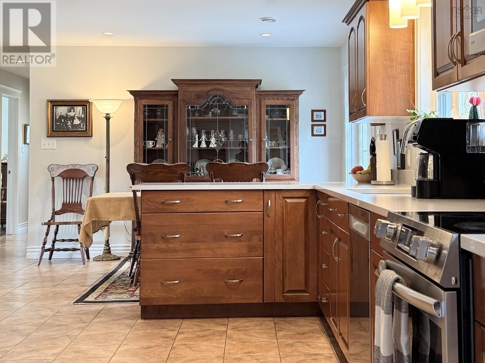 10207 Highway 201 photo 15