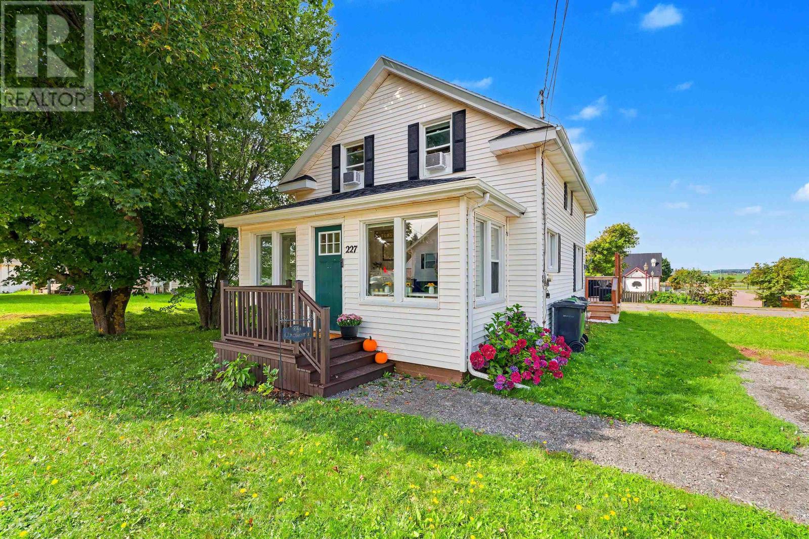 227 Borden Avenue, Borden-Carleton, Prince Edward Island  C0B 1X0 - Photo 3 - 202622988