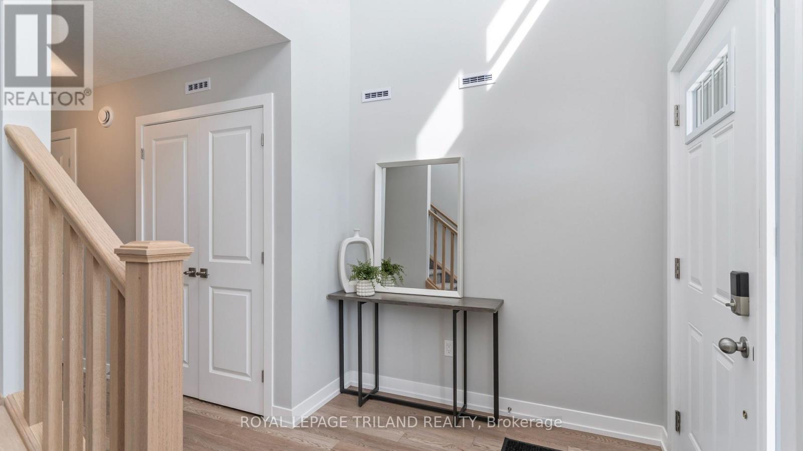 114 Styles Drive, St. Thomas, Ontario  N5R 0N8 - Photo 2 - X12383865