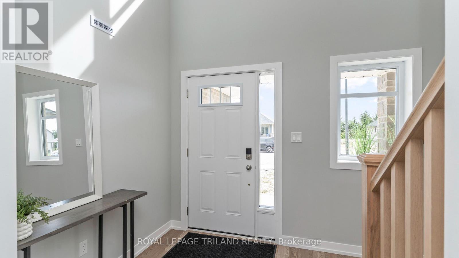 114 Styles Drive, St. Thomas, Ontario  N5R 0N8 - Photo 3 - X12383865