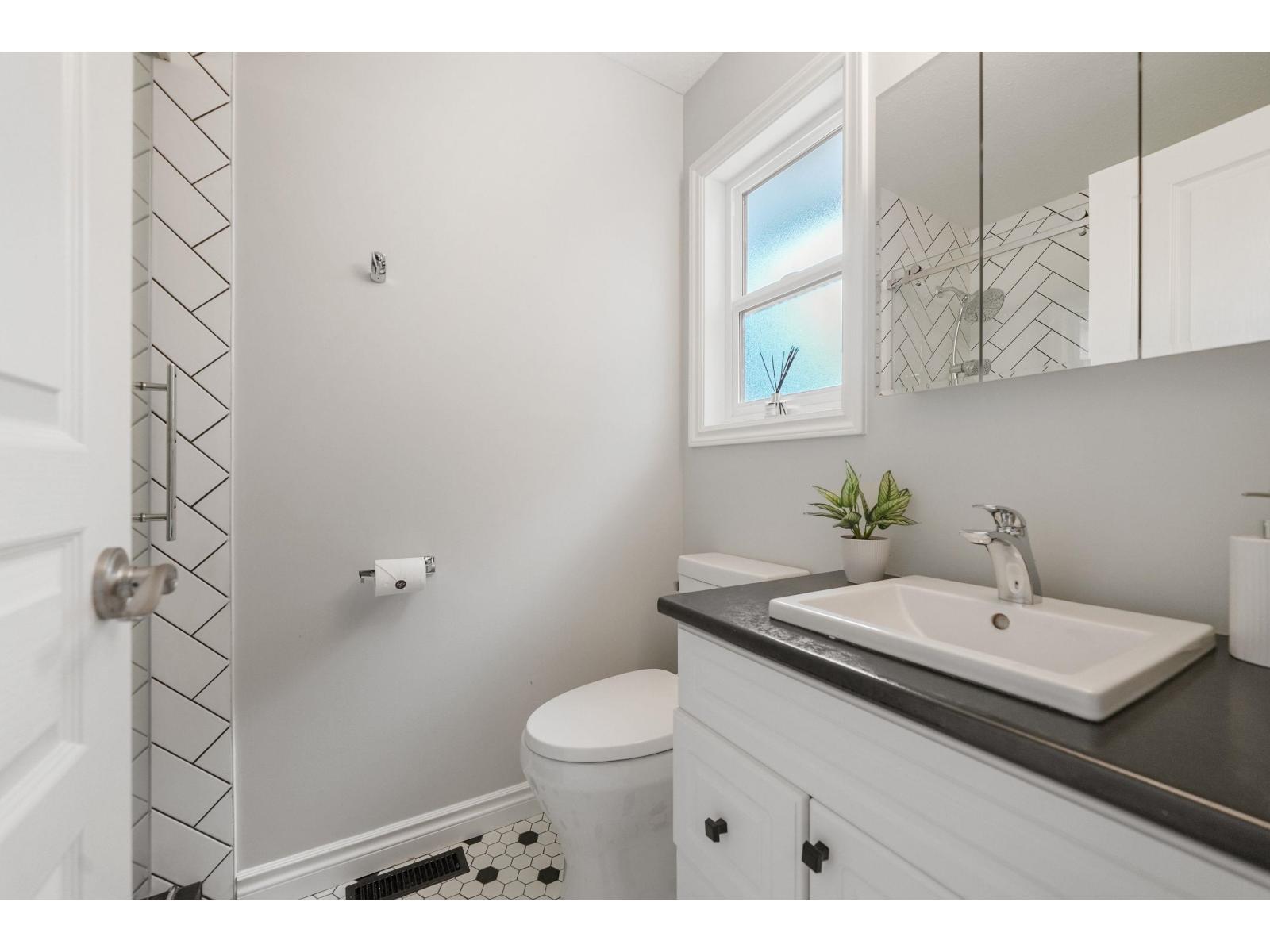 18096 61a Avenue, Surrey, British Columbia  V3S 5V8 - Photo 17 - R3161438