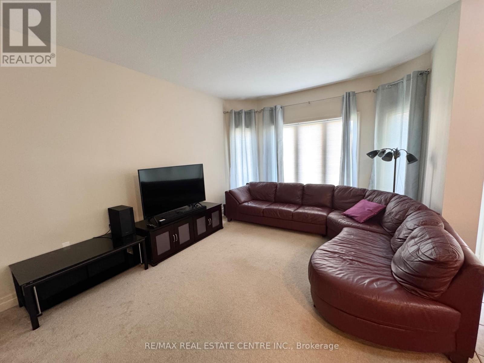 32 HODGSON DRIVE photo 13