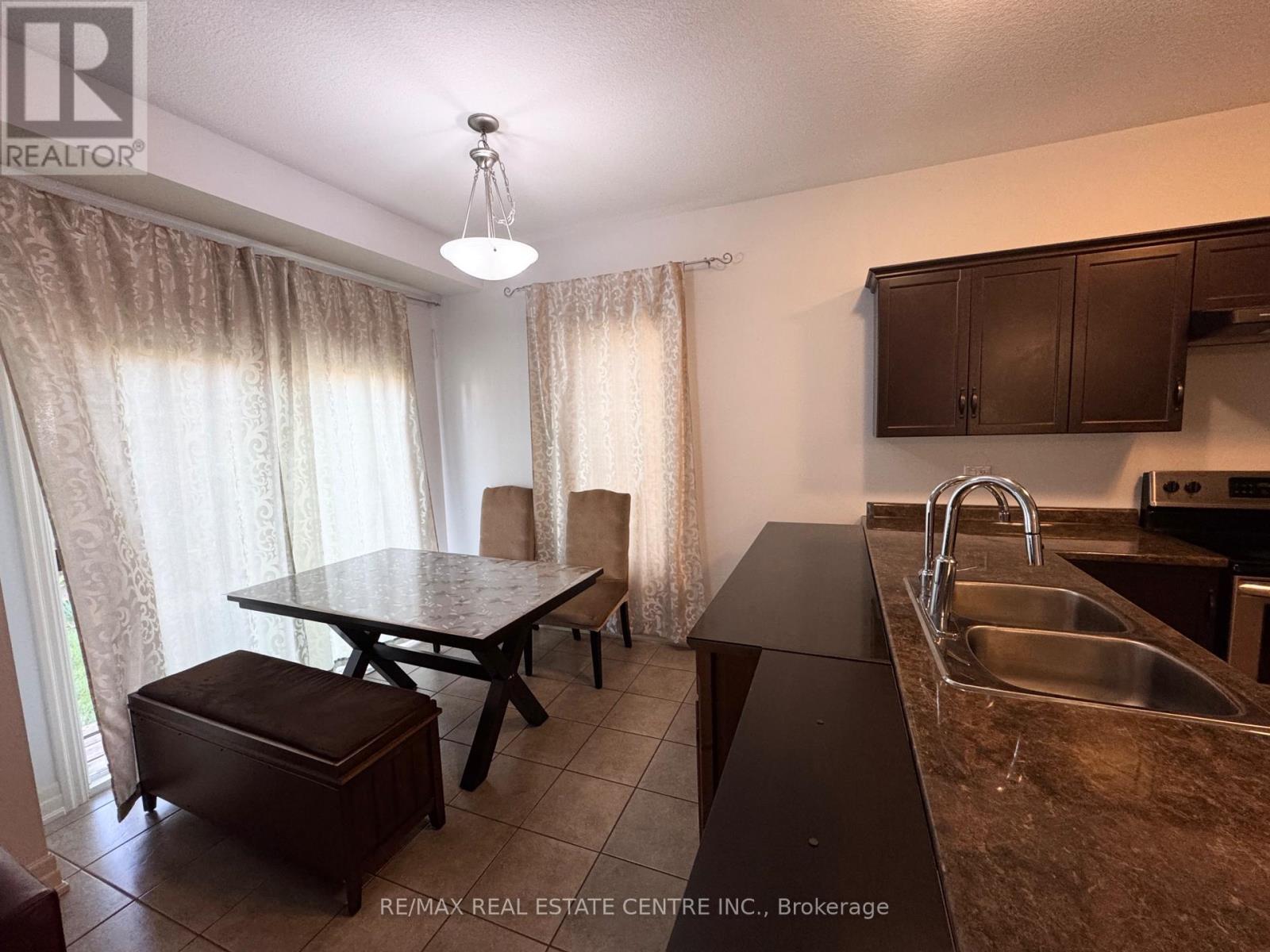 32 HODGSON DRIVE photo 12