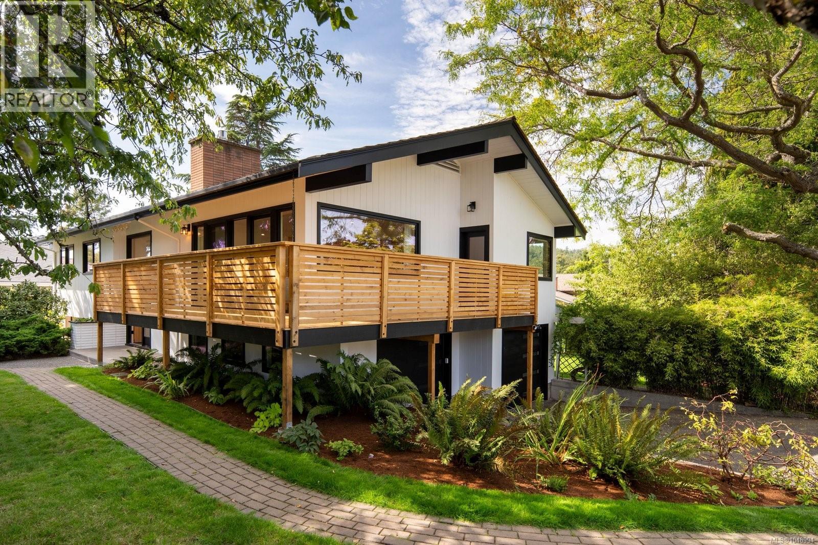 1601 Mileva Lane, Saanich, British Columbia  V8N 2V6 - Photo 70 - 1048994