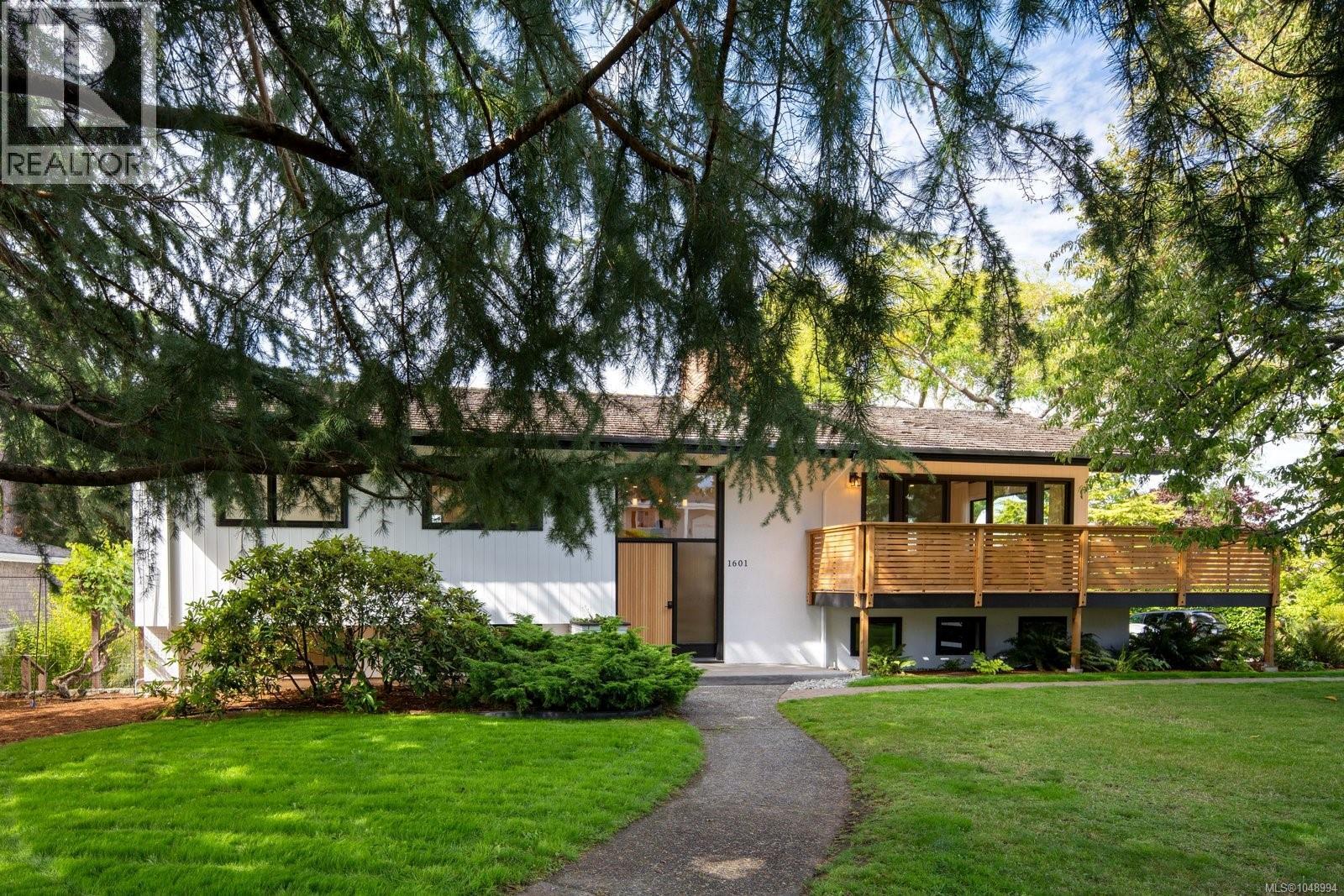 1601 Mileva Lane, Saanich, British Columbia  V8N 2V6 - Photo 75 - 1048994