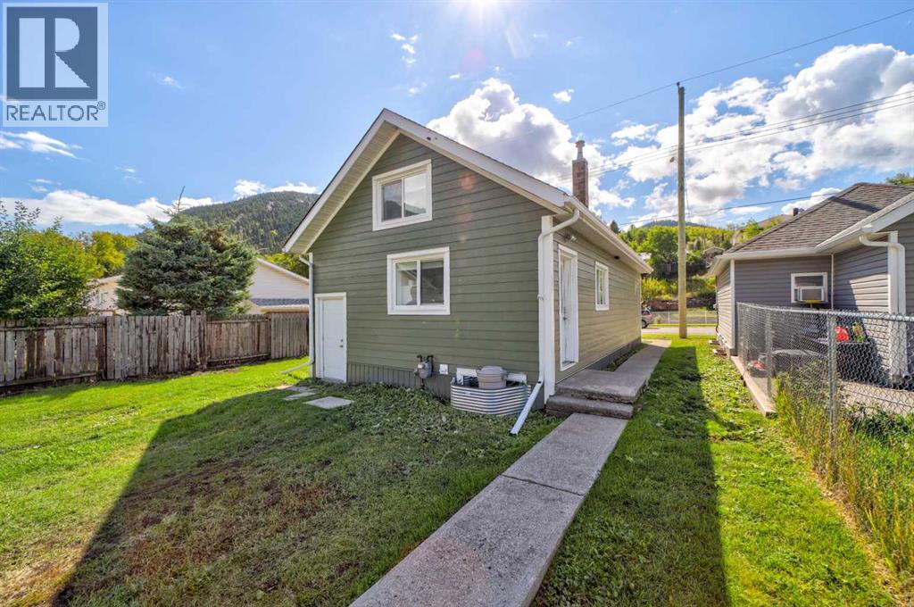 13425 18 Avenue, Blairmore, Alberta  T0K 0E0 - Photo 40 - A2343885
