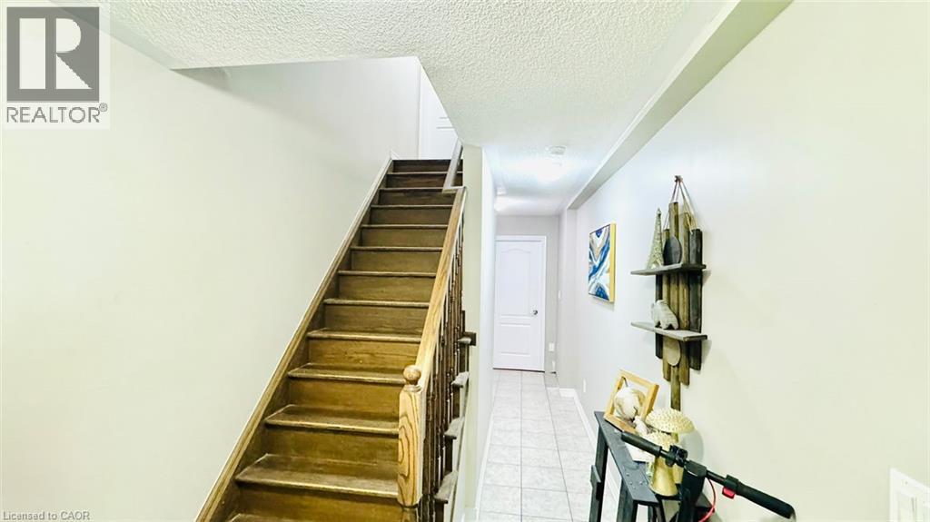 8 Rabbit Run Way, Brampton, Ontario  L6Z 0B4 - Photo 4 - 40861817