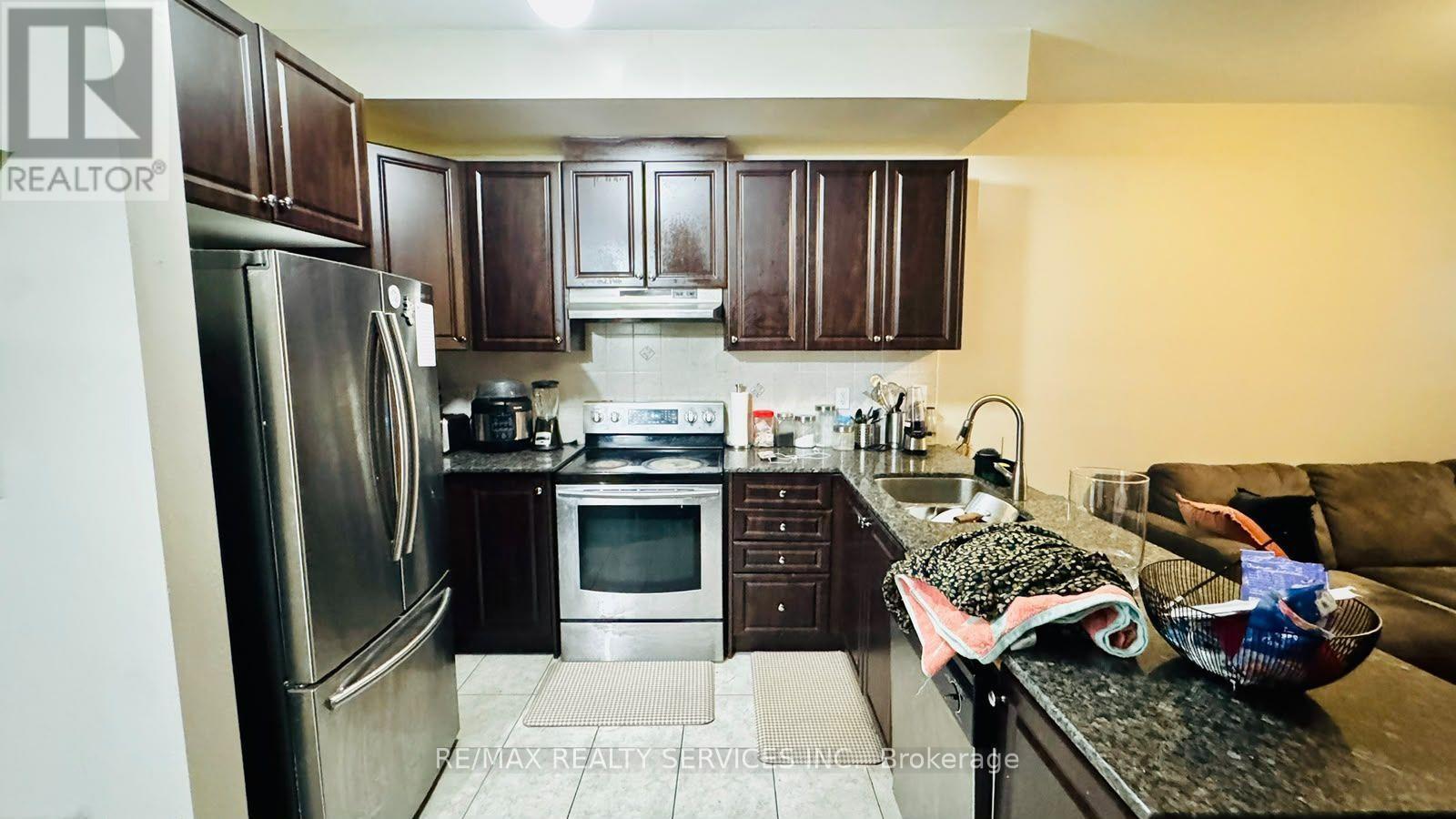 8 Rabbit Run Way, Brampton, Ontario L6Z 0J2 - Photo 13 - W13765906