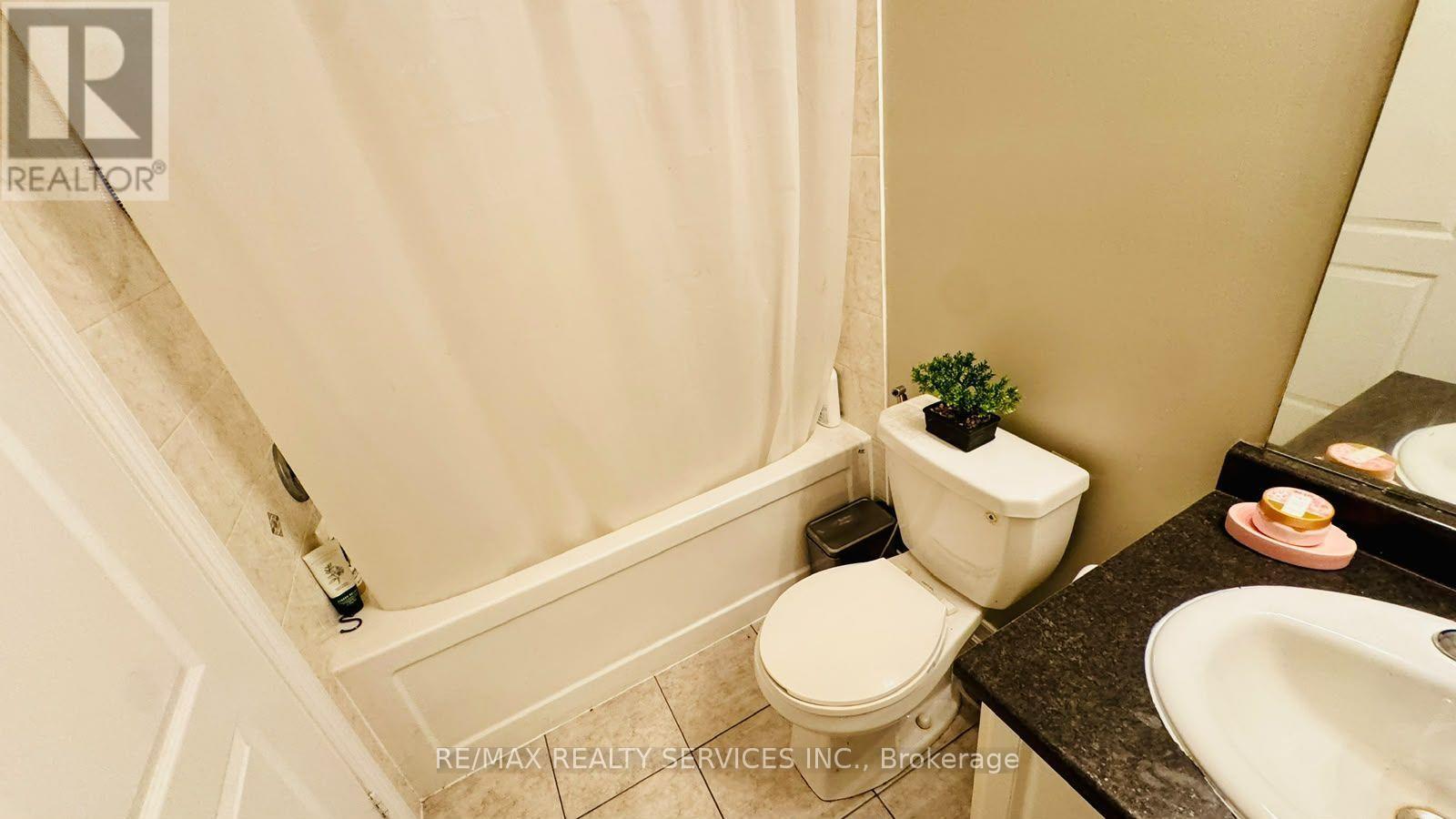 8 Rabbit Run Way, Brampton, Ontario L6Z 0J2 - Photo 17 - W13765906