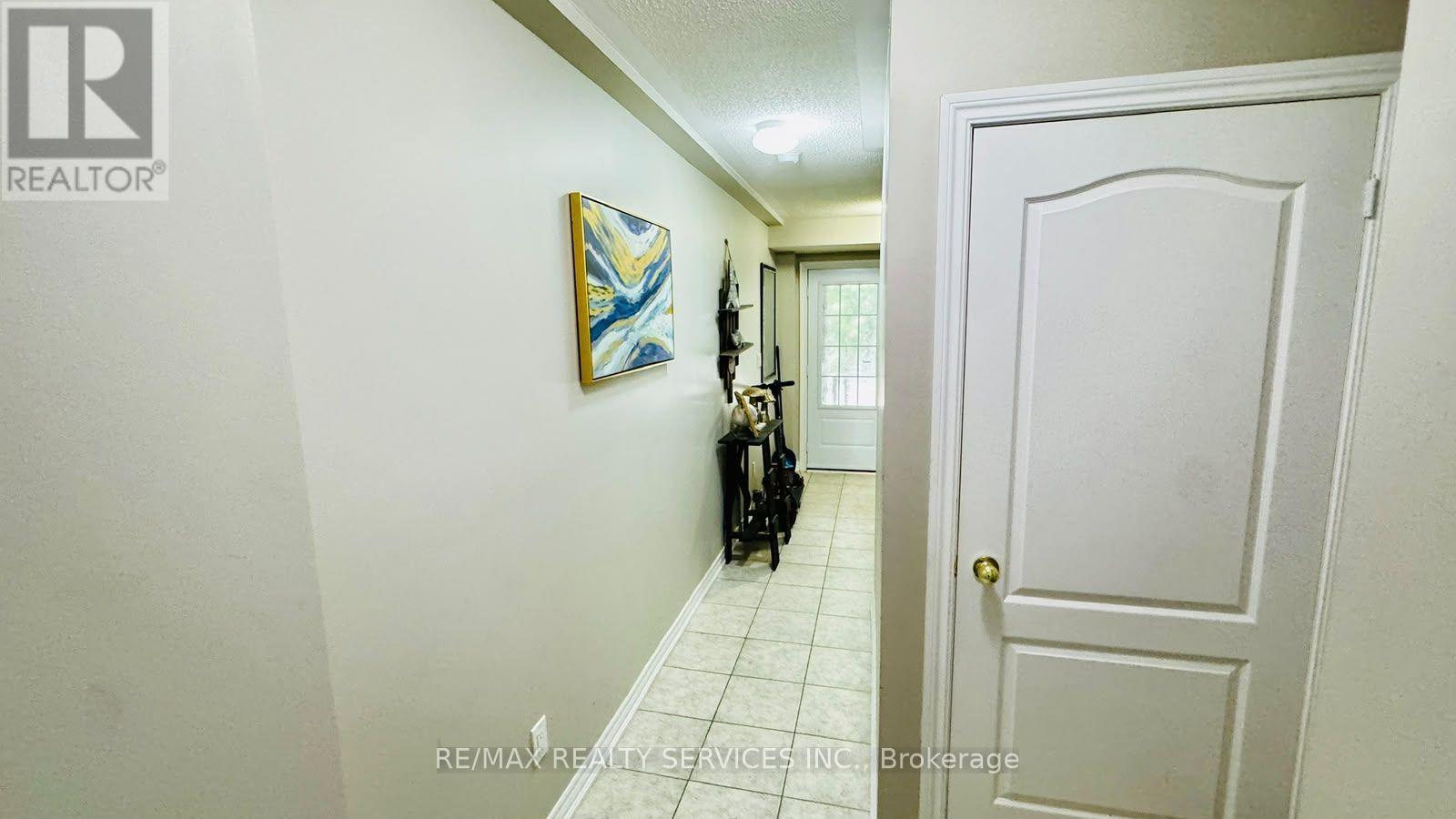 8 Rabbit Run Way, Brampton, Ontario L6Z 0J2 - Photo 5 - W13765906
