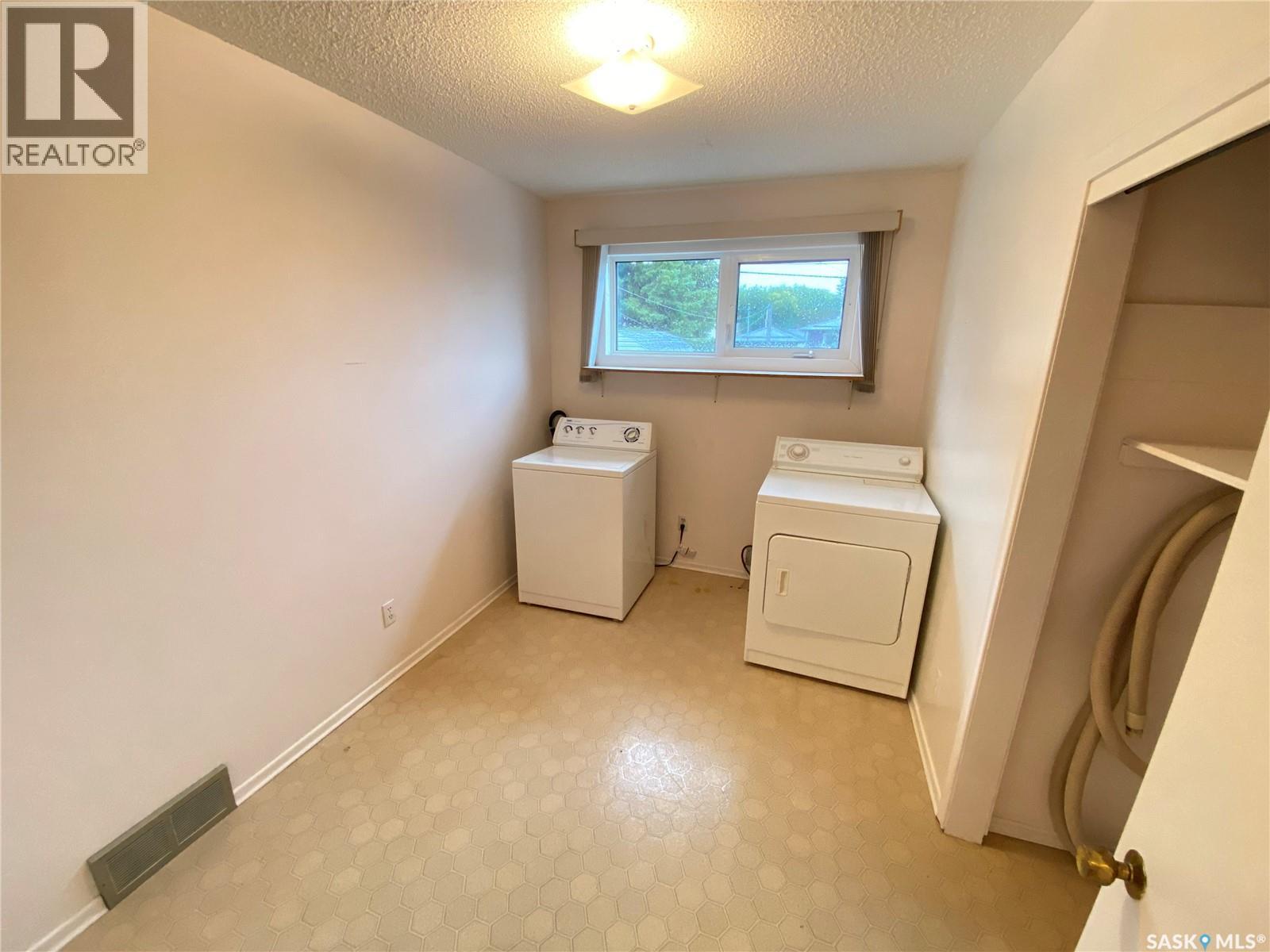 25 Barbour Avenue, Yorkton, Saskatchewan  S3N 2H6 - Photo 12 - SK047935