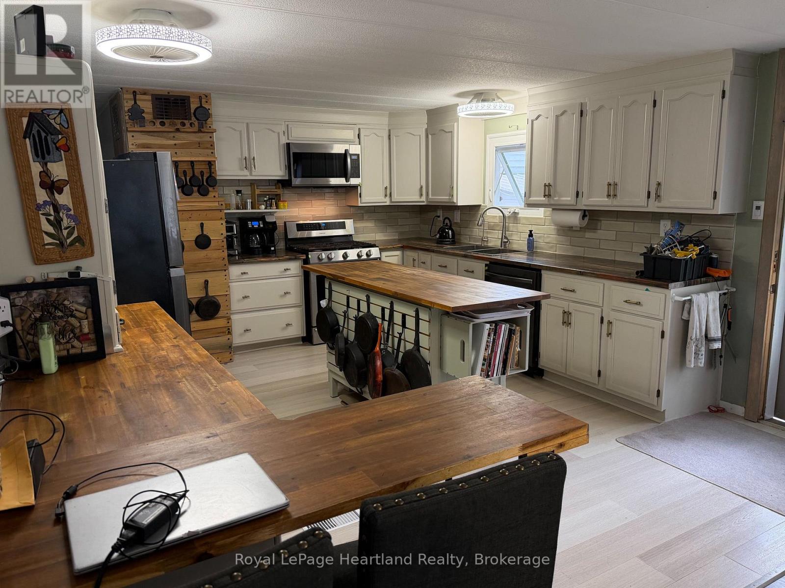 2 Huron Lane, Ashfield-Colborne-Wawanosh, Ontario  N7A 3Y2 - Photo 2 - X13771948