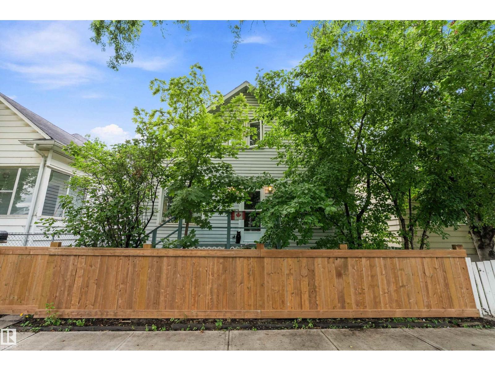 10816 92 St NW, Edmonton, Alberta  T5H 1V7 - Photo 1 - E4508158