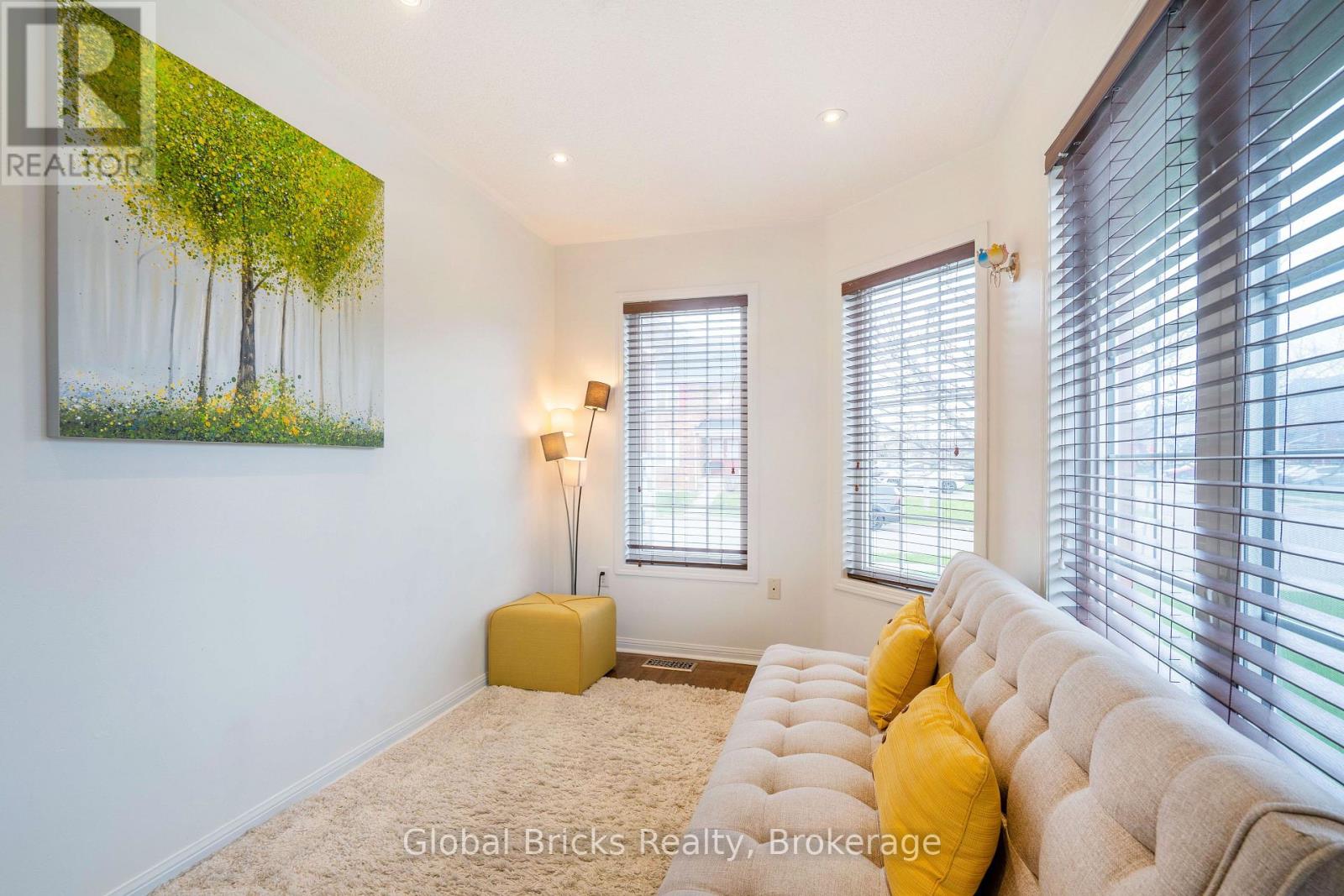 60 Dwyer Drive, Brampton, Ontario  L6S 6L2 - Photo 5 - W13771958