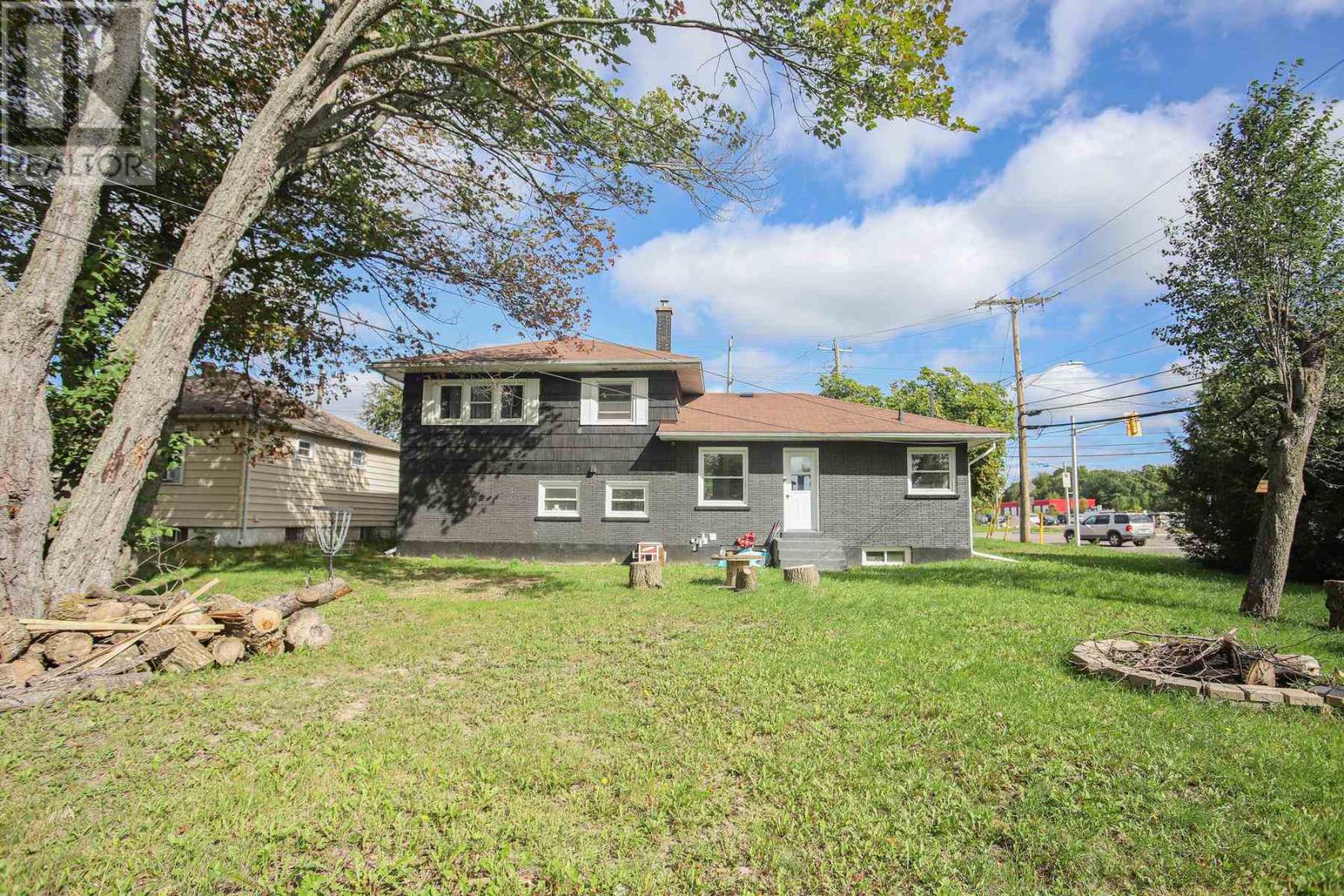 413 Northern Ave, Sault Ste. Marie, Ontario  P6B 4J2 - Photo 3 - SM262506