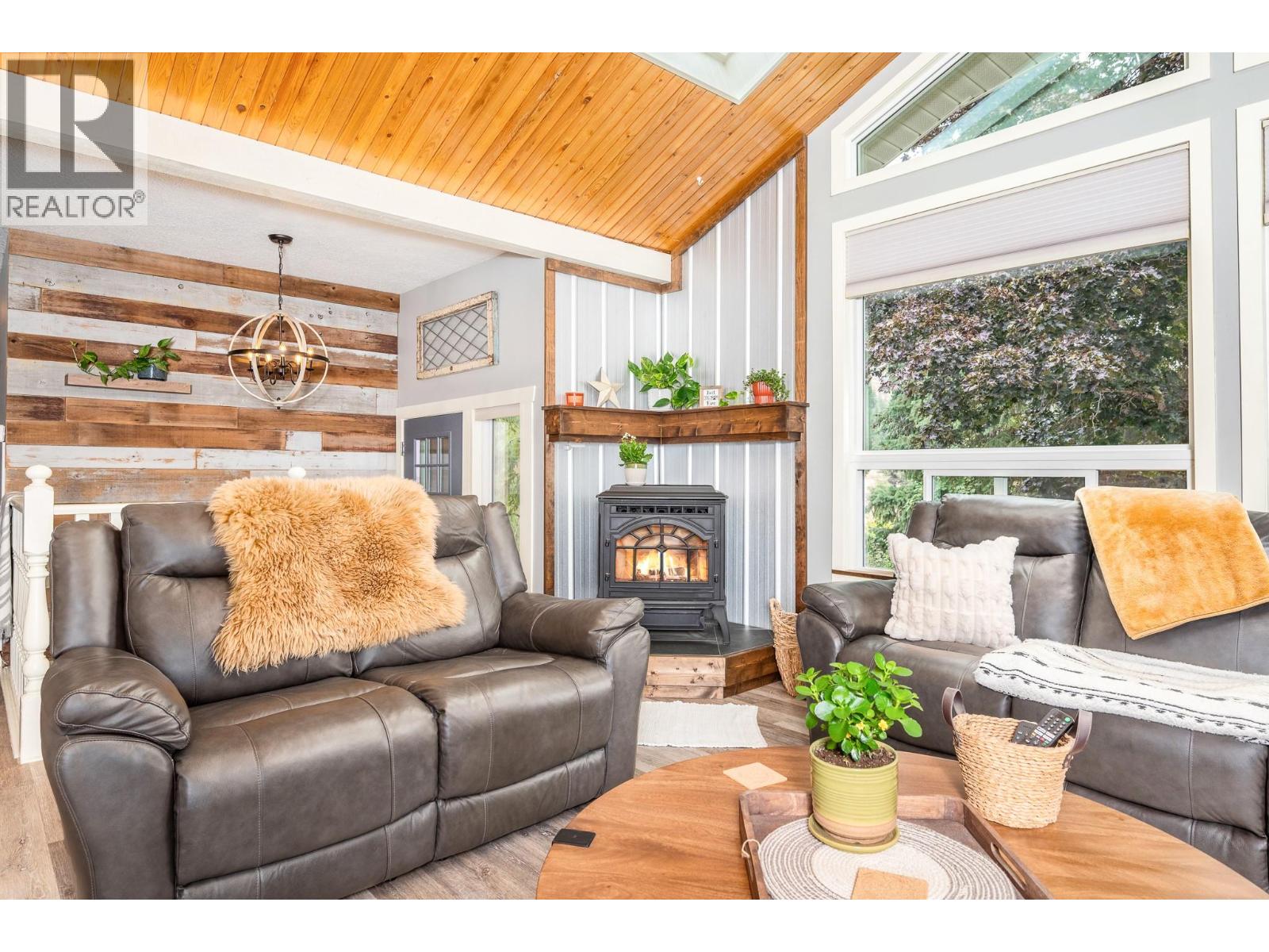 4446 Cedar Hill Road Falkland Photo 12