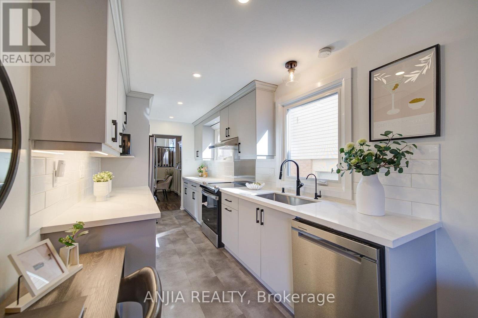 63 Enchanted Hills Crescent, Toronto, Ontario  M1V 3N9 - Photo 21 - E13772236