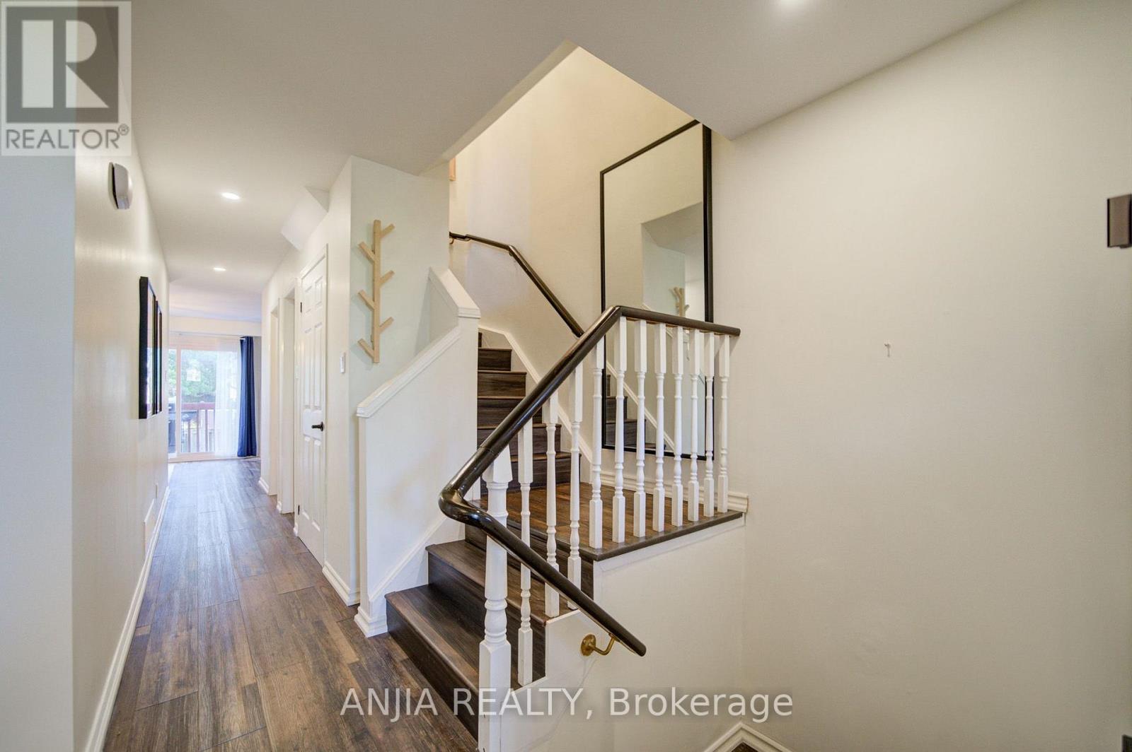 63 Enchanted Hills Crescent, Toronto, Ontario  M1V 3N9 - Photo 5 - E13772236
