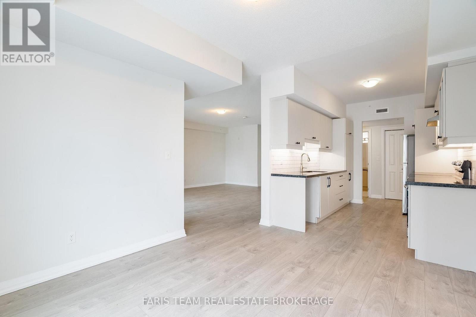 211 - 20 Koda Street, Barrie, Ontario  L9J 0J7 - Photo 13 - S12970182