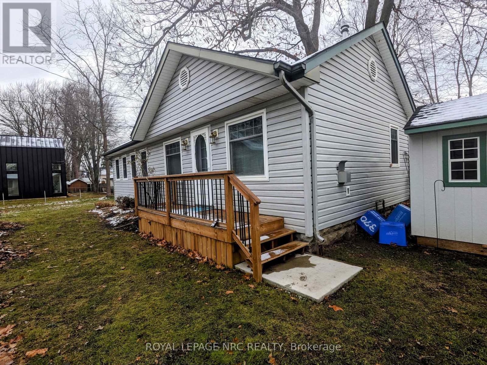B - 370 Beechwood Avenue, Fort Erie (Crystal Beach), Ontario  L0S 1B0 - Photo 2 - X13772488