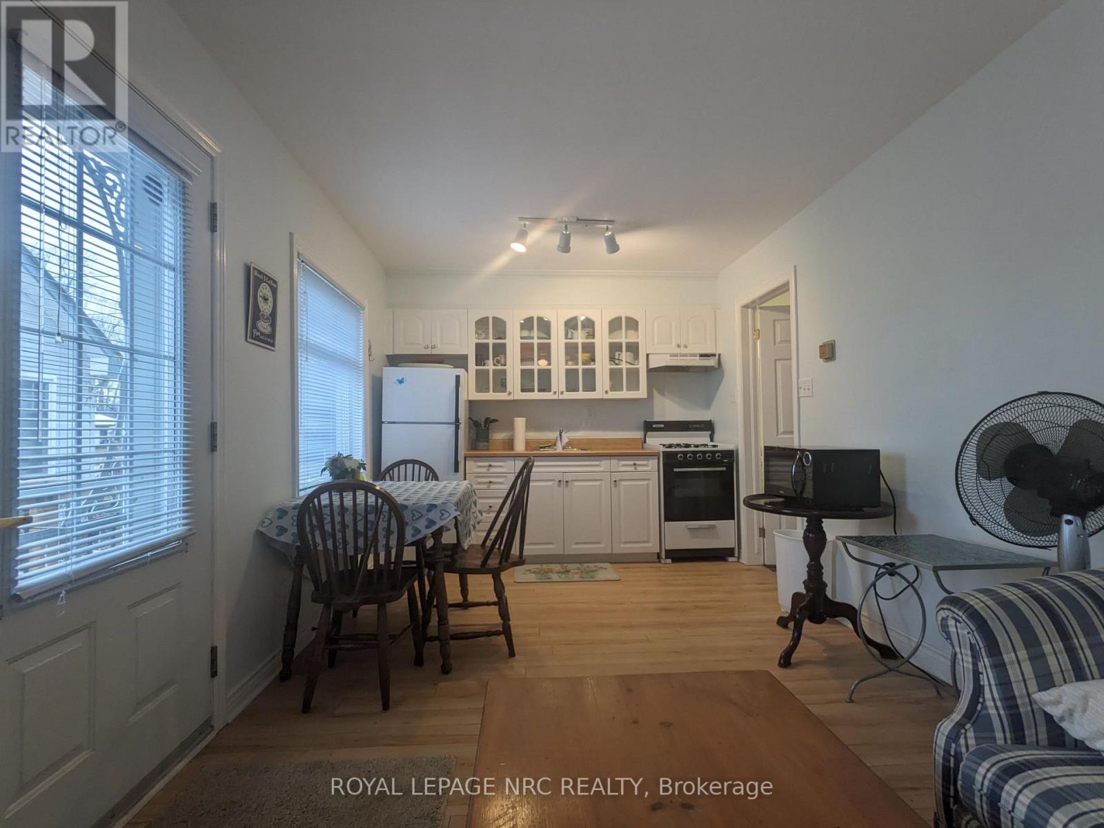 B - 370 Beechwood Avenue, Fort Erie (Crystal Beach), Ontario  L0S 1B0 - Photo 5 - X13772488