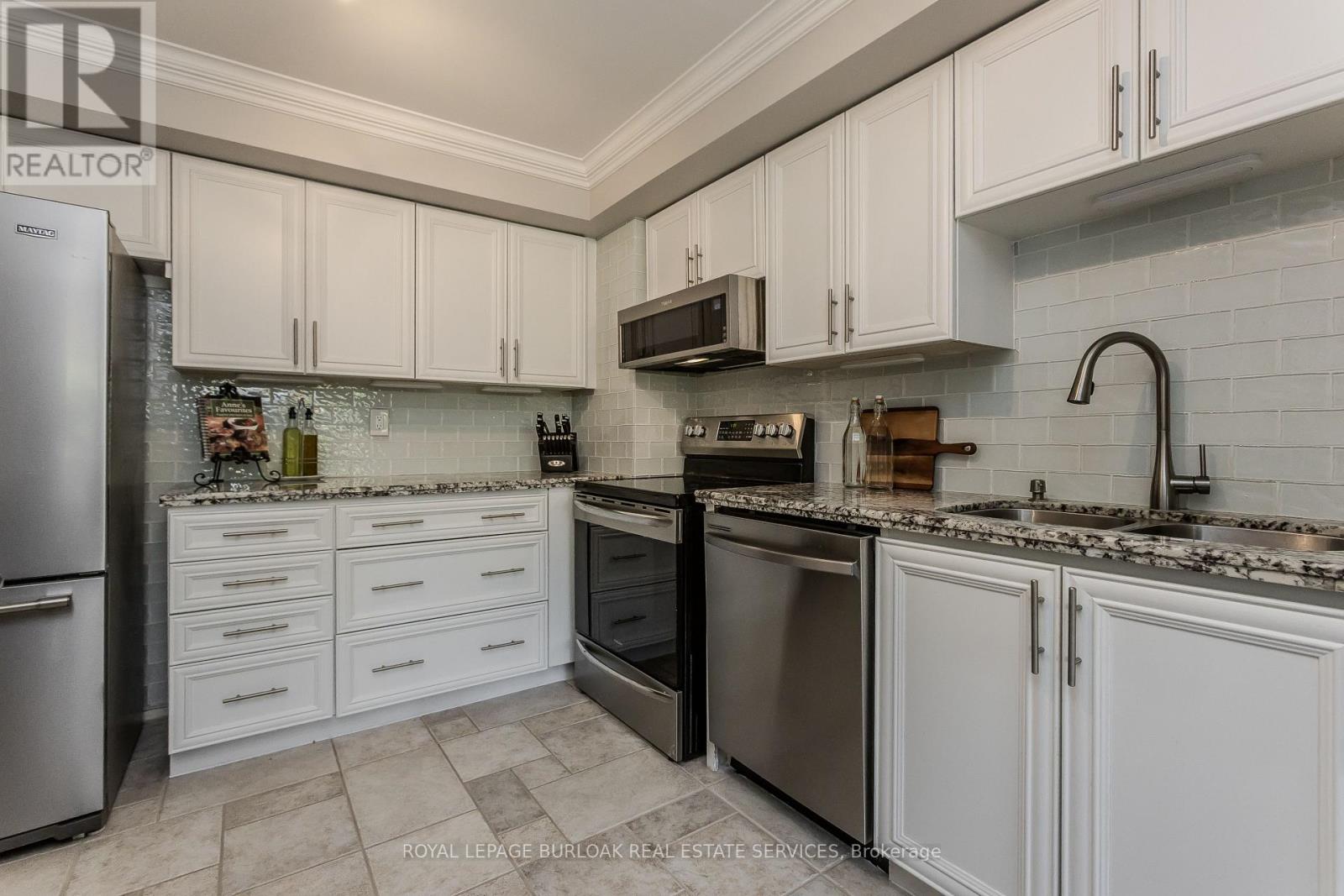 9 - 5411 Lakeshore Road, Burlington, Ontario  L7L 1E1 - Photo 9 - W13566564