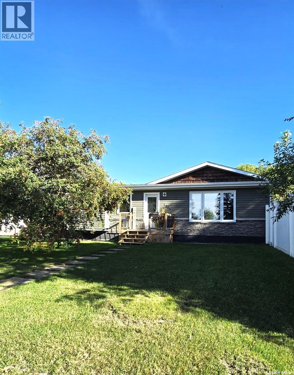 1205 Douglas Road, Weyburn, Saskatchewan  S4H 2P9 - Photo 1 - SK047176