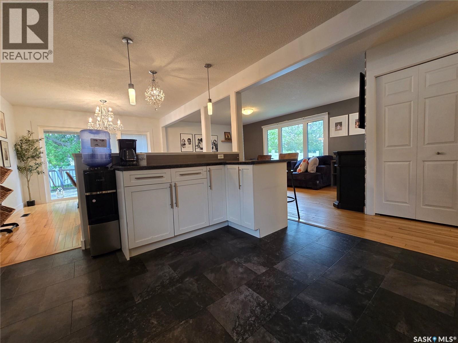 1205 Douglas Road, Weyburn, Saskatchewan  S4H 2P9 - Photo 8 - SK047176