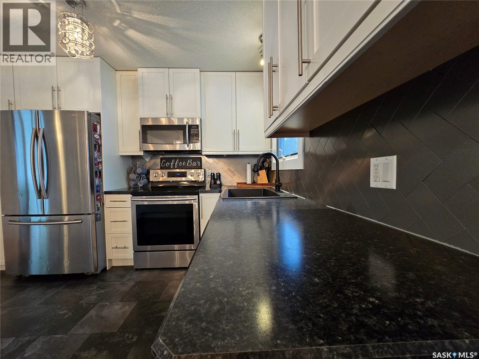 1205 Douglas Road, Weyburn, Saskatchewan  S4H 2P9 - Photo 7 - SK047176