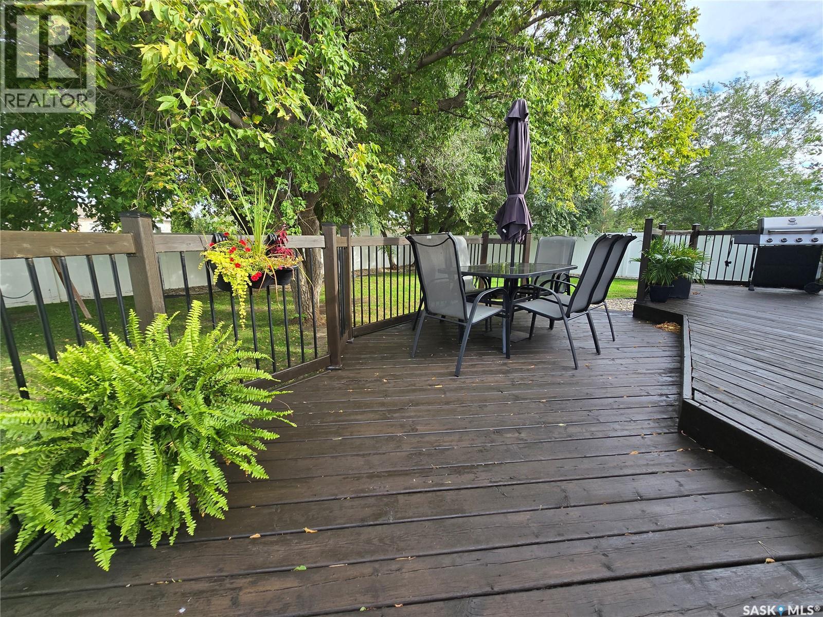 1205 Douglas Road, Weyburn, Saskatchewan  S4H 2P9 - Photo 35 - SK047176
