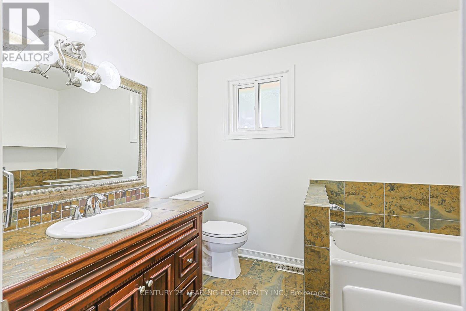 21 Mcquaid Court, East Gwillimbury, Ontario  L9N 1E8 - Photo 25 - N13772396