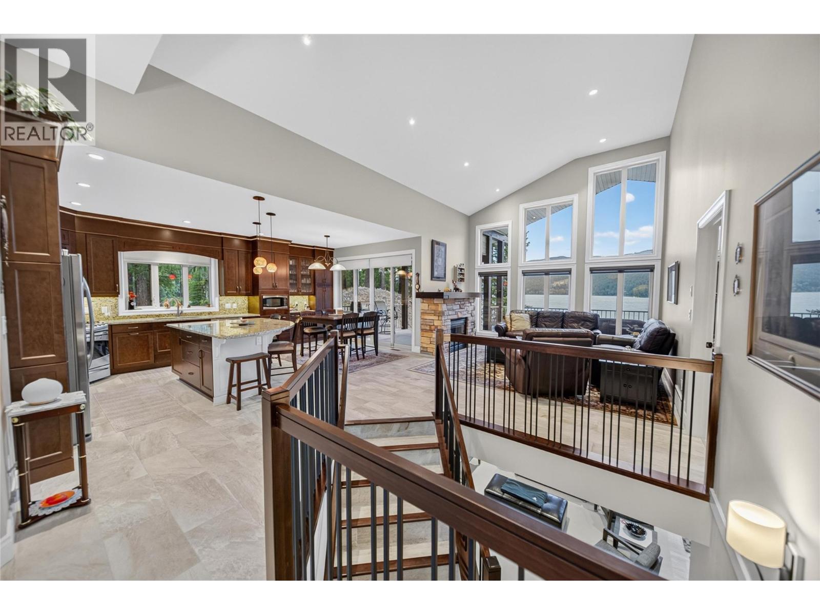 9370 Moyie Shores Estates Road, Moyie, British Columbia V0B 2A0 - Photo 5 - 10400337
