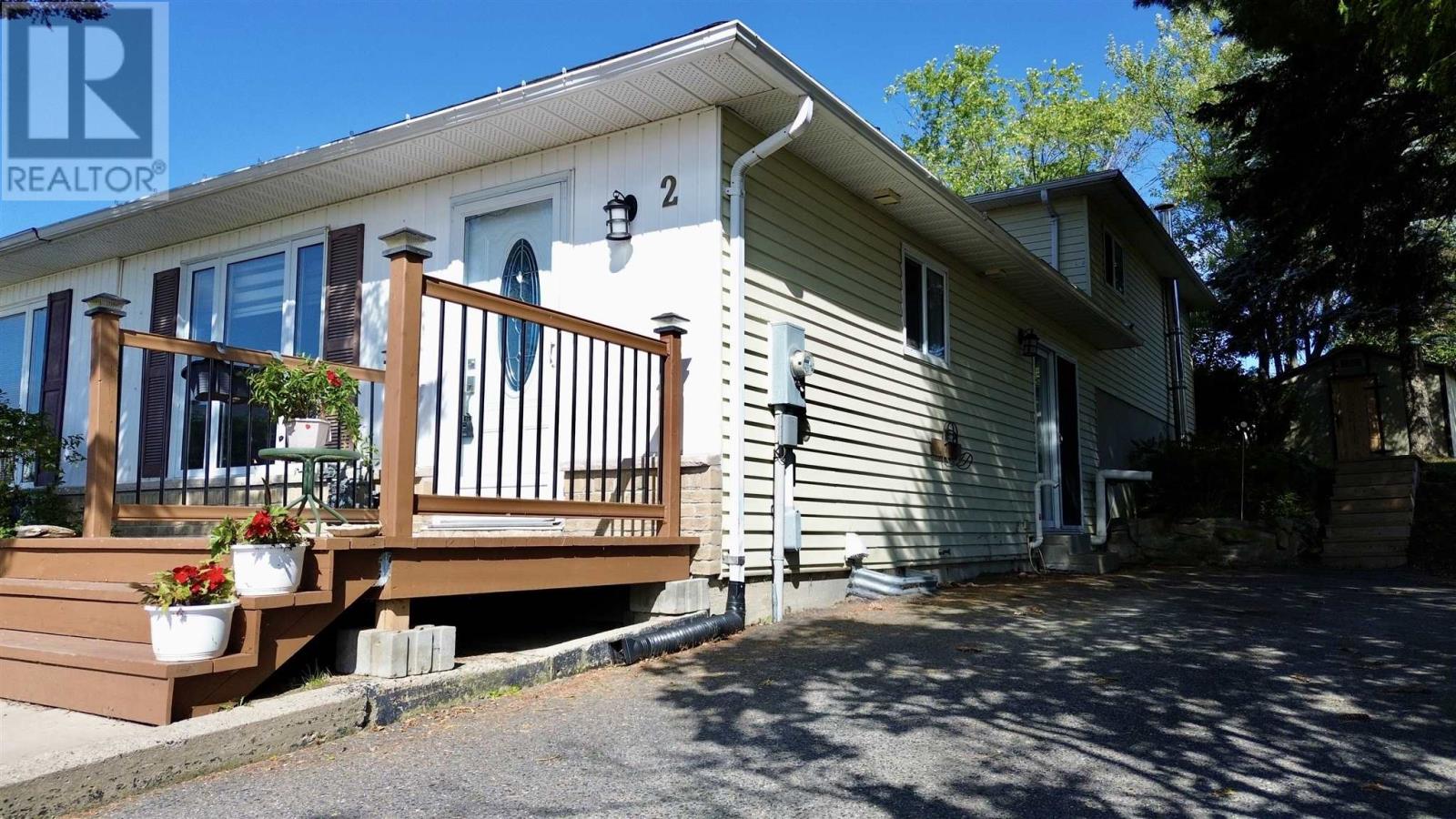 2 Farrell Cres, Elliot Lake, Ontario  P5A 3N6 - Photo 3 - SM262514