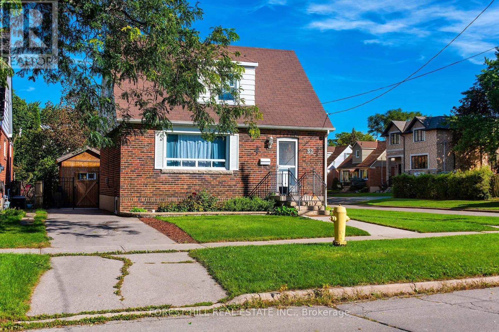 32 STAMFORD SQUARE N, Toronto, Ontario
