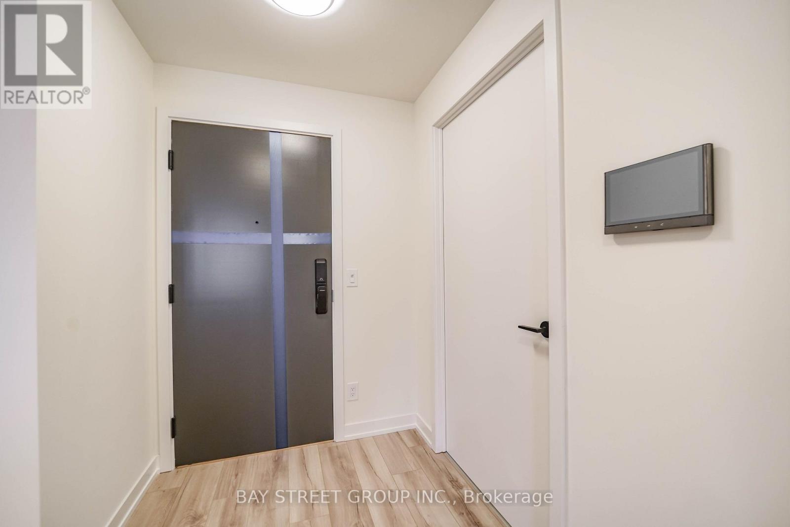 1305 - 345 Wheat Boom Drive, Oakville, Ontario  L6H 7X4 - Photo 5 - W13734828