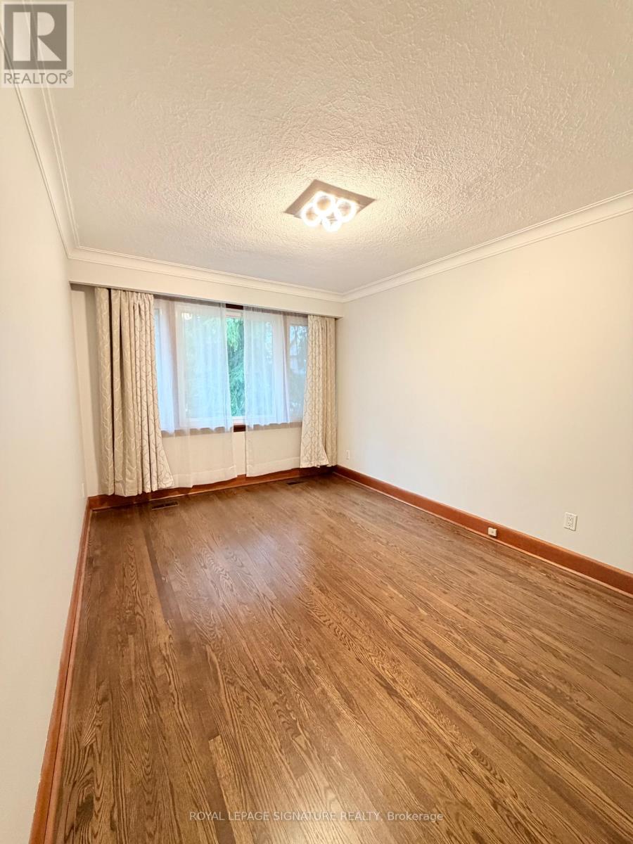 Main - 36 Royalavon Crescent, Toronto, Ontario  M9A 2E8 - Photo 22 - W13772712